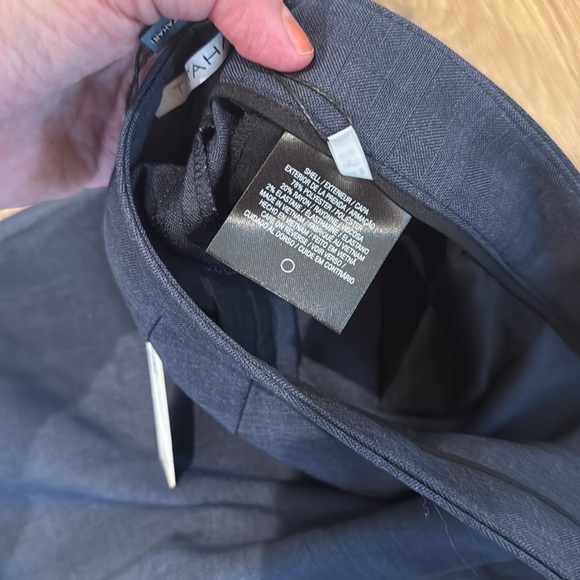 Navy pant suit, Tahari, size 8, brand new - Picture 3 of 3